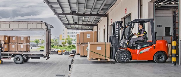 Bỏ ra chi phí thuê xe nâng hàng có tiết kiệm hơn so với mua mới hoàn toàn hay không? 2 Bỏ ra chi phí thuê xe nâng hàng có tiết kiệm hơn so với mua mới hoàn toàn hay không?