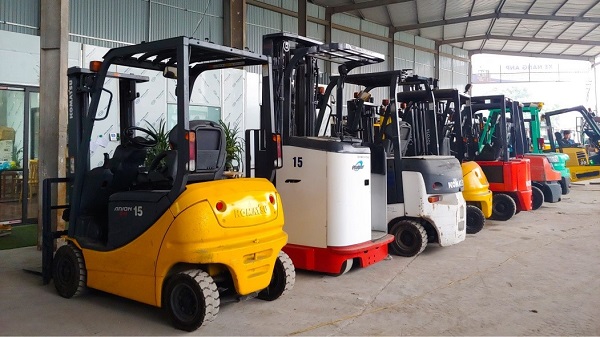 Những ưu điểm khi doanh nghiệp lựa chọn dịch vụ cho thuê xe nâng thay vì mua mới