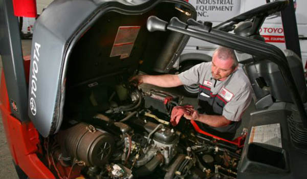 Khám phá địa chỉ cung cấp dịch vụ sửa chữa xe nâng chuyên nghiệp tại TP.HCM