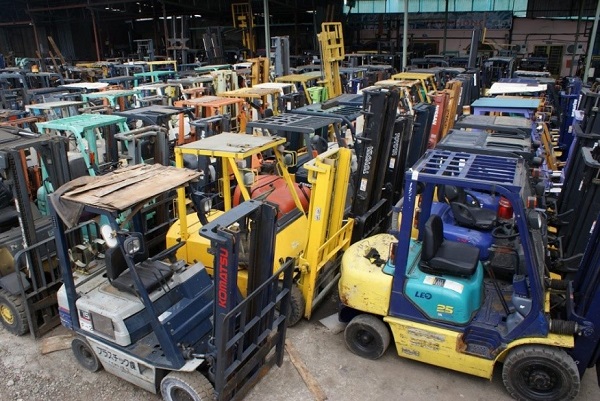 Thuê xe nâng cũ đã qua sử dụng thay vì mua xe mới – Nên hay không?