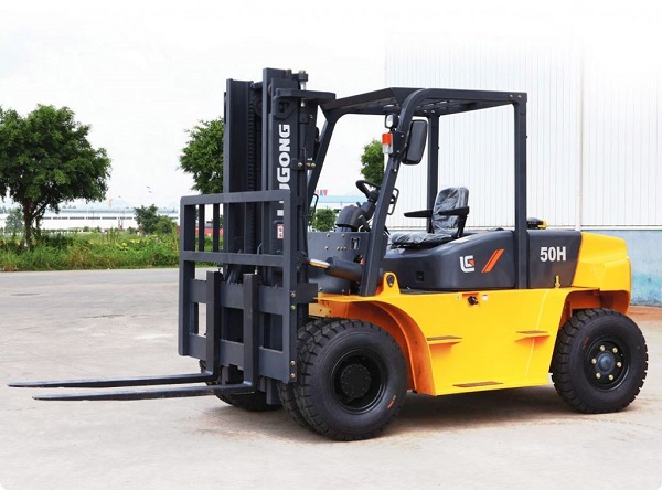 Xe nâng bao nhiêu tiền để phù hợp với mô hình của doanh nghiệp