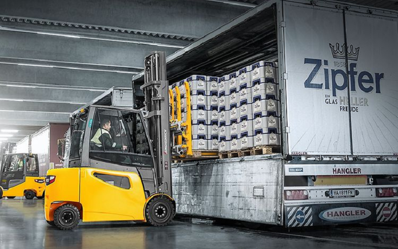 Ứng dụng của xe nâng vật nặng vào công nghiệp