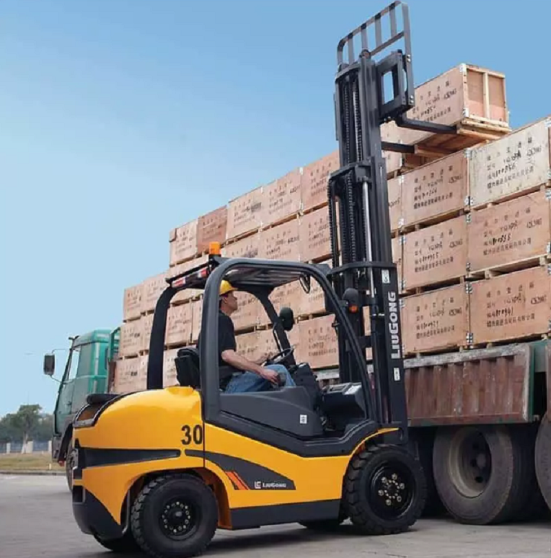 Ứng dụng của xe nâng vật nặng vào công nghiệp