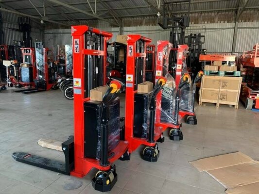 Xe nâng tay cao được vận hành như thế nào?