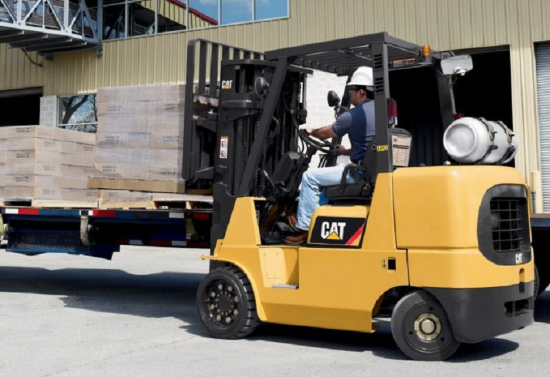 Hướng dẫn cách lái xe nâng đúng kỹ thuật cho người mới bắt đầu 2 Hướng dẫn cách lái xe nâng đúng kỹ thuật cho người mới bắt đầu