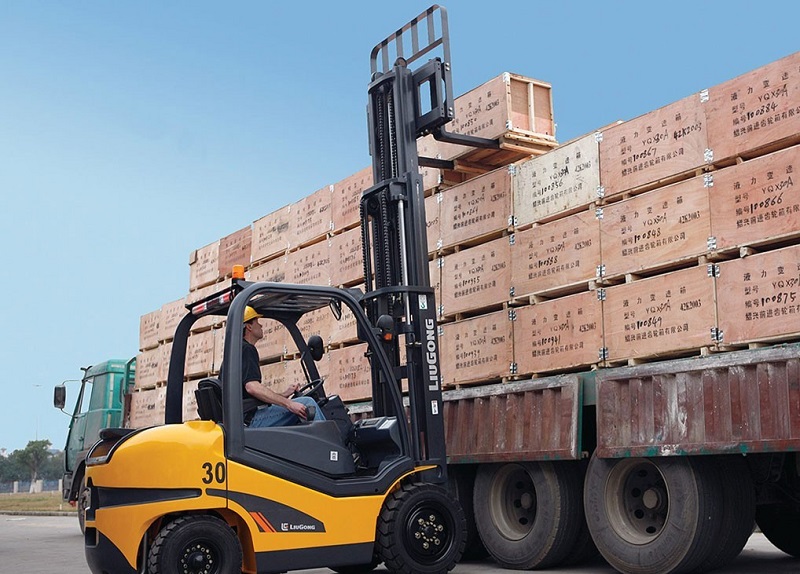 Hướng dẫn cách lái xe nâng đúng kỹ thuật cho người mới bắt đầu 1 Hướng dẫn cách lái xe nâng đúng kỹ thuật cho người mới bắt đầu