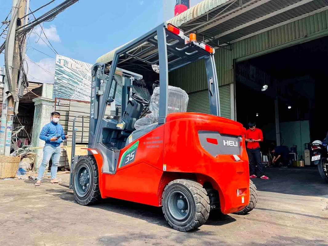 Kích thước xe nâng điện được tính như thế nào? 2 Kích thước xe nâng điện được tính như thế nào?