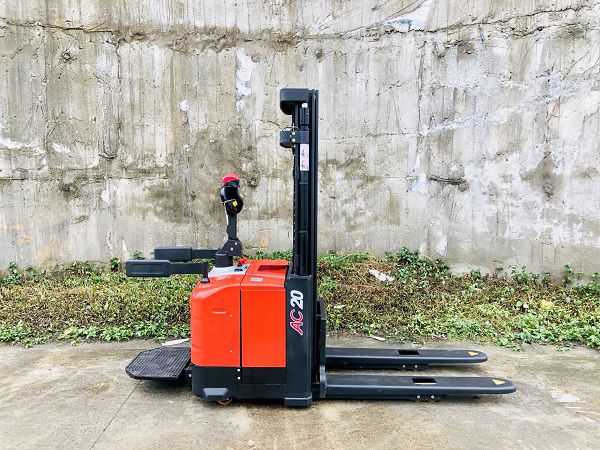 Tham khảo xe nâng tay điện giá bao nhiêu ngay thời điểm hiện tại 2 Tham khảo xe nâng tay điện giá bao nhiêu ngay thời điểm hiện tại