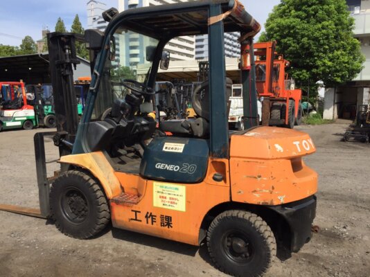 Nên mua xe nâng hãng nào uy tín và chất lượng tốt?