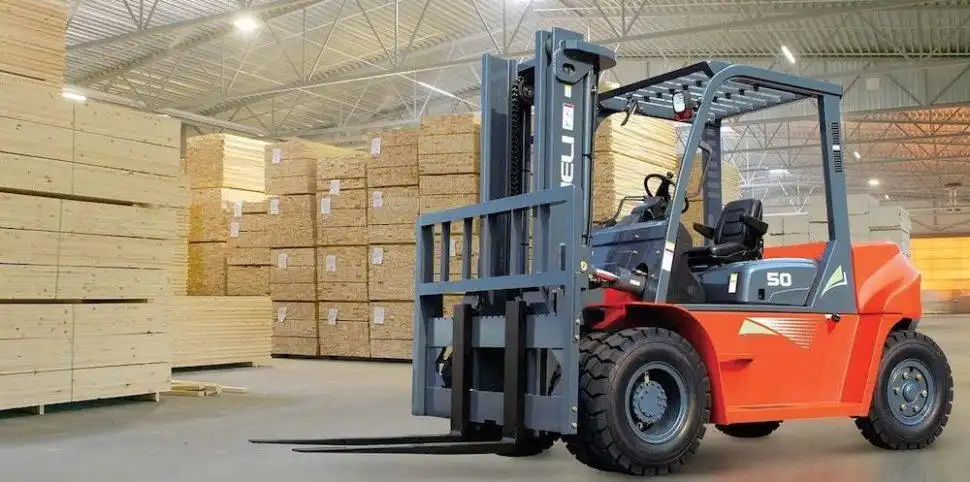 So sánh xe nâng máy xăng và xe nâng máy dầu 3 So sánh độ bền của xe nâng máy xăng và xe nâng máy dầu