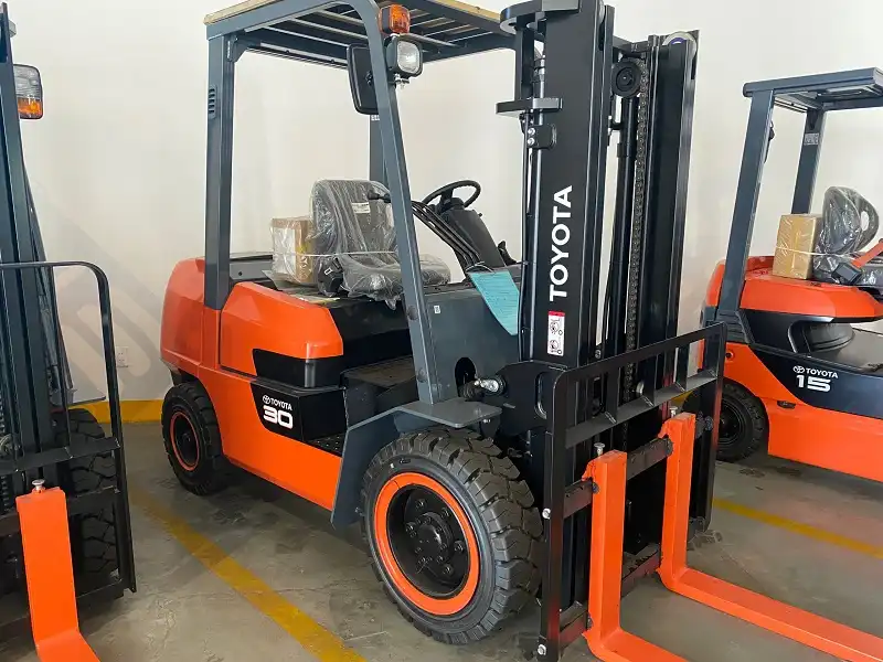 Địa chỉ bán xe nâng Toyota chính hãng uy tín và giá cực hấp dẫn 1 Có độ bền bỉ cao và chất lượng tốt