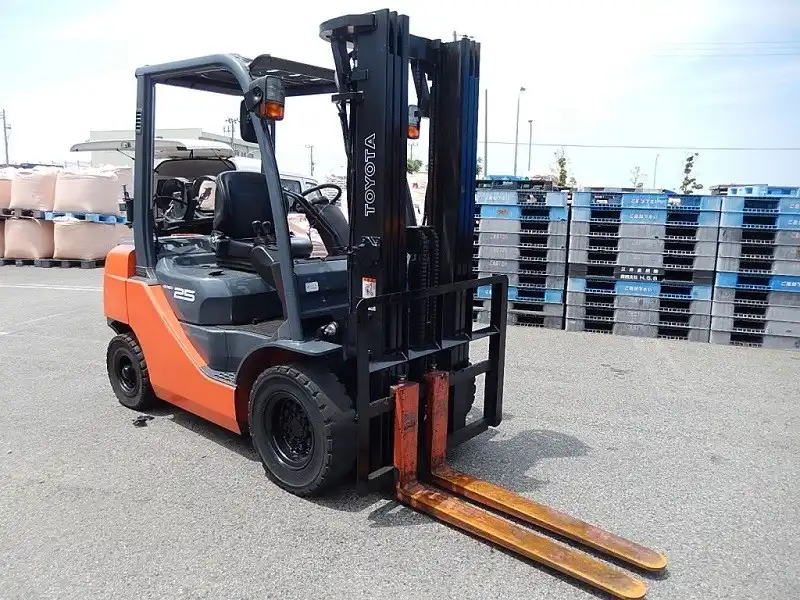 Tìm hiểu vì sao dịch vụ cho thuê xe nâng ra đời?