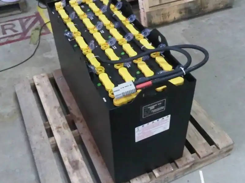 4 yếu tố ảnh hưởng đến giá ắc quy xe nâng 3 Những cách giúp bạn bảo quản ắc quy xe nâng