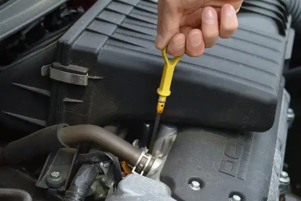 Cách kiểm tra dầu thủy lực cho xe nâng