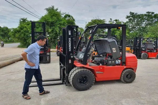 Nhận ưu đãi lớn khi thay lốp đặc xe nâng tại Phúc Bi