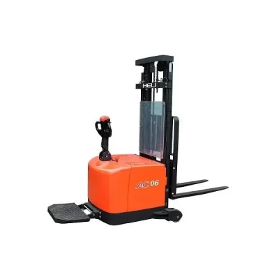 Xe nâng đối trọng