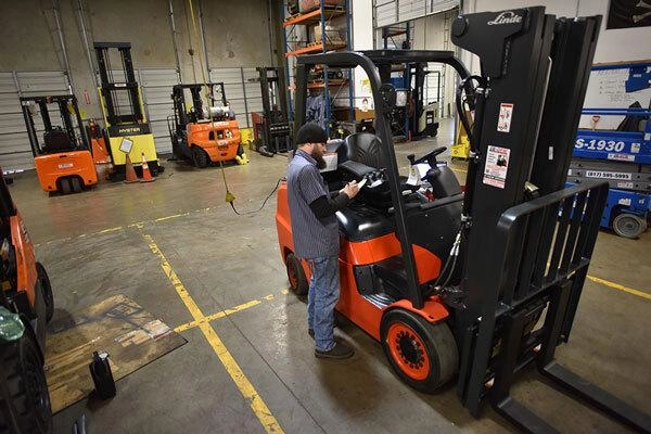 Sửa Chữa Xe Nâng Cần Lưu Ý Những Gì? 2 Khi sửa chữa xe nâng cần lưu ý điều gì?