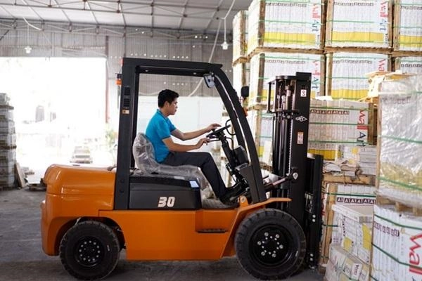 Hướng Dẫn Lựa Chọn Xe Nâng Phù Hợp Cho Doanh Nghiệp 2 Ứng dụng của xe nâng trong từng ngành