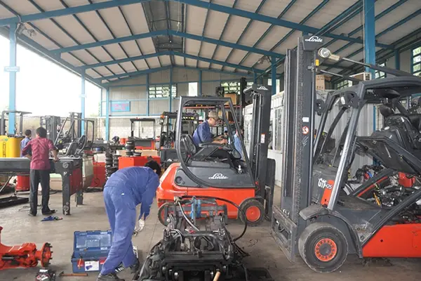 Phụ Tùng Xe Nâng: Những Sai Lầm Đáng Tiếc Mà Bạn Hay Gặp 2 Các vấn đề về buồng lái