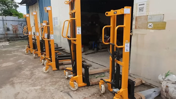 Chia Sẻ Kinh Nghiệm Sử Dụng Xe Nâng Tay