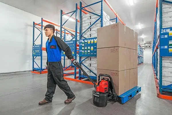 Sử dụng xe nâng quá tải trọng