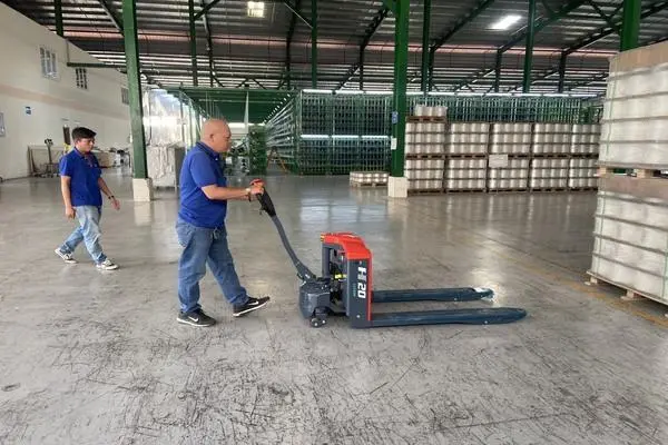 Lợi Ích Khi Sử Dụng Xe Nâng Tay Trong Kho Hàng 2 Ứng dụng của xe nâng tay