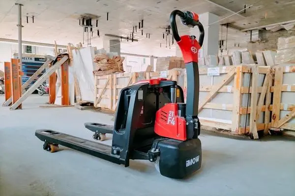 Sự Đa Dạng của Xe Nâng Tay và Ứng Dụng Của Chúng 3 Lợi ích khi sử dụng xe nâng tay