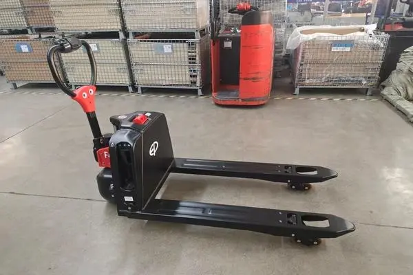 Sự Đa Dạng của Xe Nâng Tay và Ứng Dụng Của Chúng 1 Sự đa dạng của xe nâng tay trong thiết kế