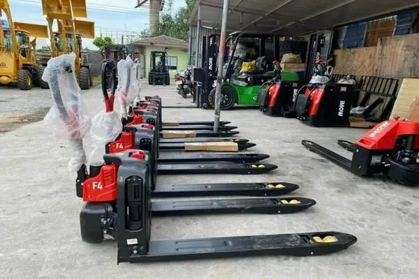 Sự Đa Dạng của Xe Nâng Tay và Ứng Dụng Của Chúng 2 Ứng dụng trong thực tế