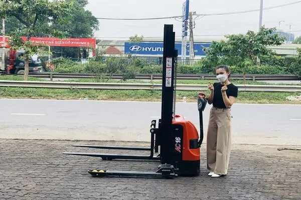 Xe nâng tay chuyên dụng