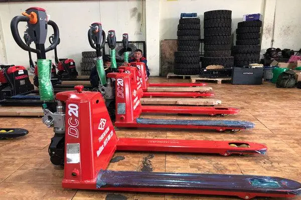 Xe nâng tay đa năng Linde