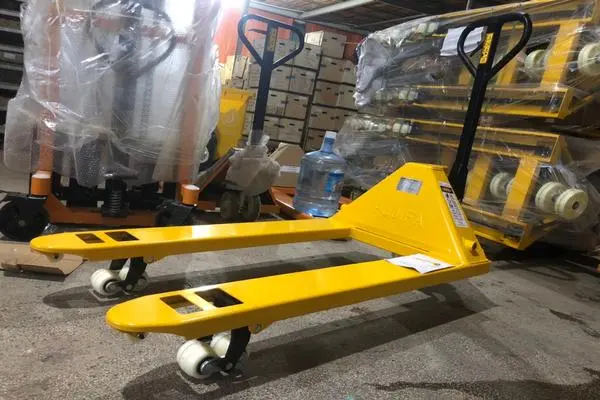 Hiểu về tải trọng để chọn xe nâng tay phù hợp