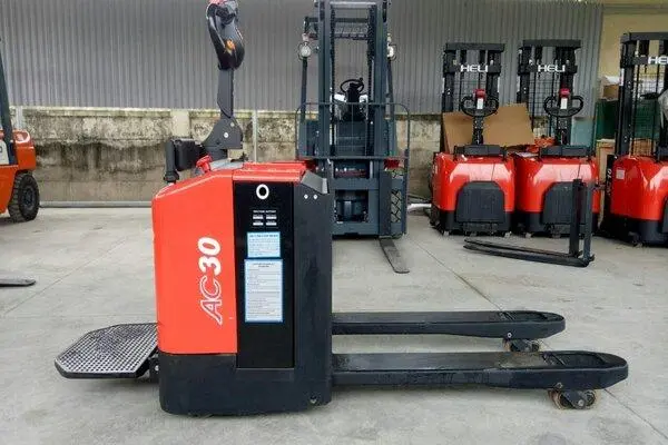 Hướng Dẫn Lựa Chọn Xe Nâng Tay Thông Minh 3 Ngành sản xuất