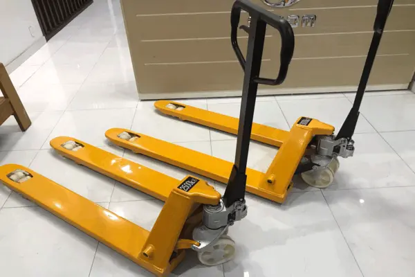 Hướng Dẫn Sử Dụng Xe Nâng Tay Cho Công Việc Nhẹ Nhàng 2 Cách sử dụng xe nâng tay hiệu quả