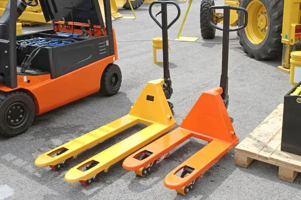 Hướng Dẫn Sử Dụng Xe Nâng Tay Cho Công Việc Nhẹ Nhàng 3 Hệ thống phanh và an toàn