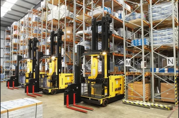 Xe Nâng Trong Kho Hàng Tự Động