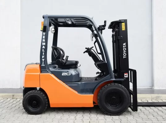 Xe Nâng Dầu 2 Tấn Giá Rẻ Chính Hãng – Giải Pháp Nâng Hạ Hiệu Quả Cho Doanh Nghiệp Nhỏ 5 Xe nâng dầu 2 tấn Toyota 02-8FD20