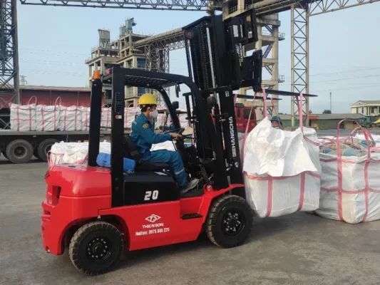 Xe nâng dầu 2 tấn giá rẻ cũ – Giải pháp tối ưu cho doanh nghiệp nhỏ 2 Vì sao xe nâng dầu 2 tấn được ưa chuộng trong sản xuất nhỏ?