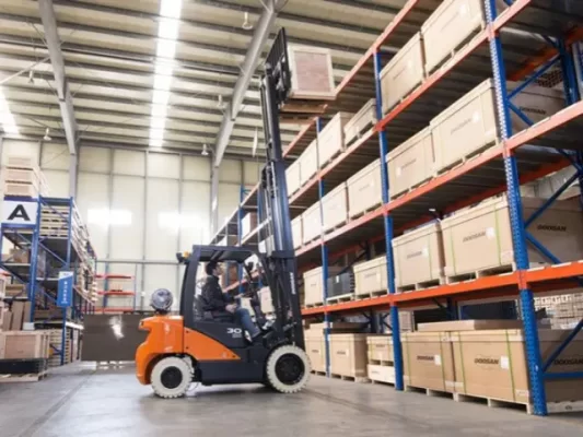 Xe nâng dầu 2 tấn giá rẻ uy tín – Lựa chọn tốt nhất cho doanh nghiệp nhỏ 1 Tổng quan thị trường & nhu cầu