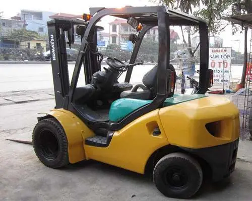 Xe nâng dầu 2 tấn giá rẻ uy tín – Lựa chọn tốt nhất cho doanh nghiệp nhỏ 3 Xe nâng dầu Komatsu 2 tấn