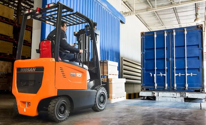 Xe nâng điện mini cho xưởng nhỏ chính hãng: Giải pháp tối ưu cho ngành nhựa và cơ khí 3 Thị trường TP.HCM: Nhu cầu cao về xe nâng điện mini cho xưởng nhỏ