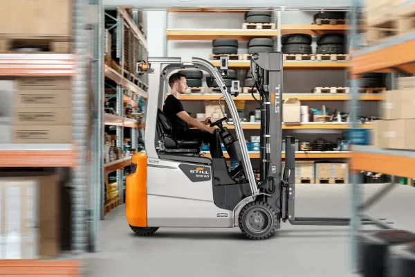 Xe nâng điện mini cho xưởng nhỏ chính hãng: Giải pháp tối ưu cho ngành nhựa và cơ khí 1 Nhu cầu sử dụng thiết bị nâng hạ