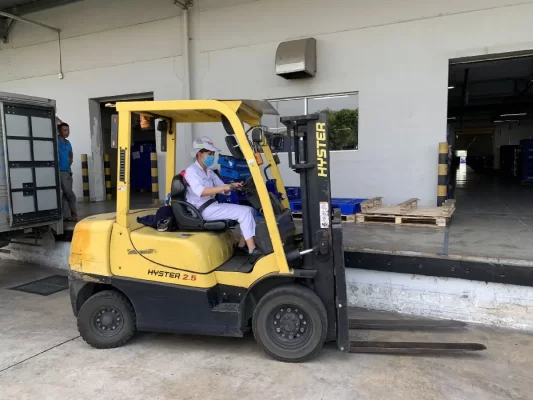 Xe nâng nhỏ chạy điện cũ: Giải pháp tiết kiệm hay rủi ro tiềm ẩn?