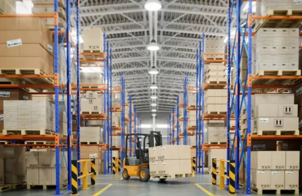 Đặc thù xưởng bao bì và bài toán nâng hạ trong nhà xưởng