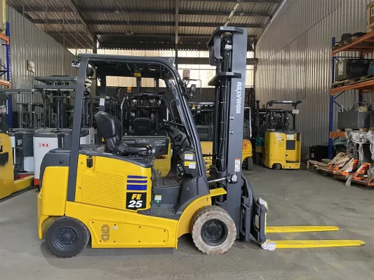 Nên mua hay thuê xe nâng điện cho xưởng bao bì? Phân tích theo quy mô và tần suất sử dụng