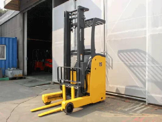 Xe nâng điện đứng lái